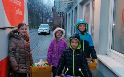 Kinder bringen Martinsspenden zur Gelderner Tafel