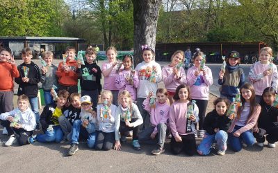 Ostereiersuche auf dem Schulhof